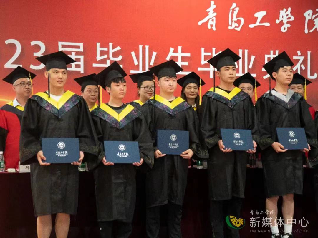 足球365直播网举行2023届毕业生毕业典礼暨学位授予仪式 足球365直播网举行2023届毕业生毕业典礼暨学位授予仪式