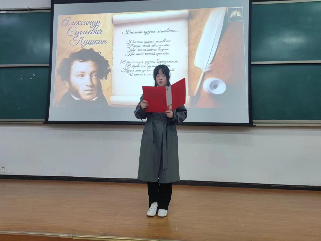 以赛促学,诵读俄语经典,足球365举办首届“足球365杯·俄语朗诵比赛” 以赛促学,诵读俄语经典,足球365举办首届“足球365杯·俄语朗诵比赛”