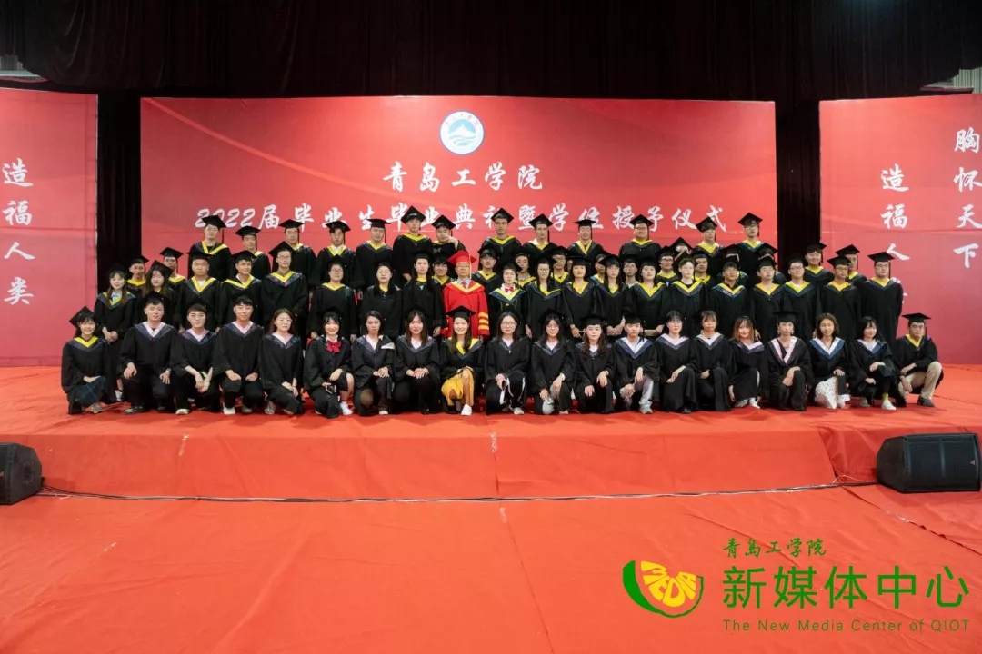 足球365直播网2022届毕业生毕业典礼暨学位授予仪式隆重举行