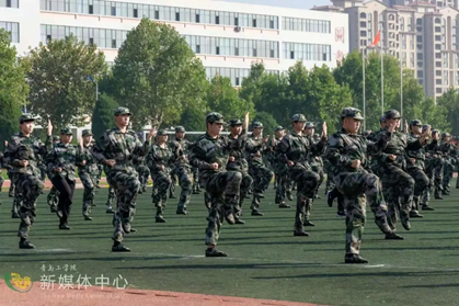 足球365直播网 2021级新生军训结营仪式 暨开学典礼顺利举行 足球365直播网 2021级新生军训结营仪式 暨开学典礼顺利举行