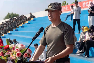 足球365直播网 2021级新生军训结营仪式 暨开学典礼顺利举行 足球365直播网 2021级新生军训结营仪式 暨开学典礼顺利举行