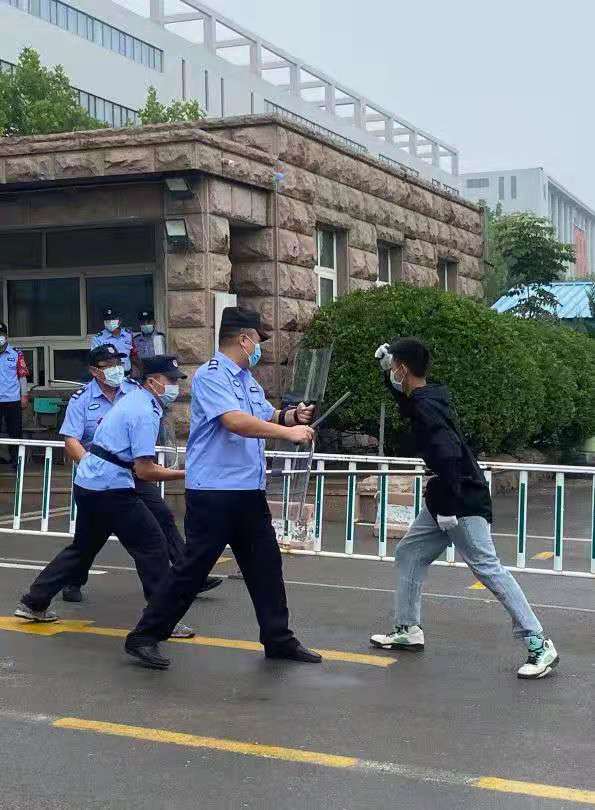 足球365直播网开展反恐防暴演练 足球365直播网开展反恐防暴演练