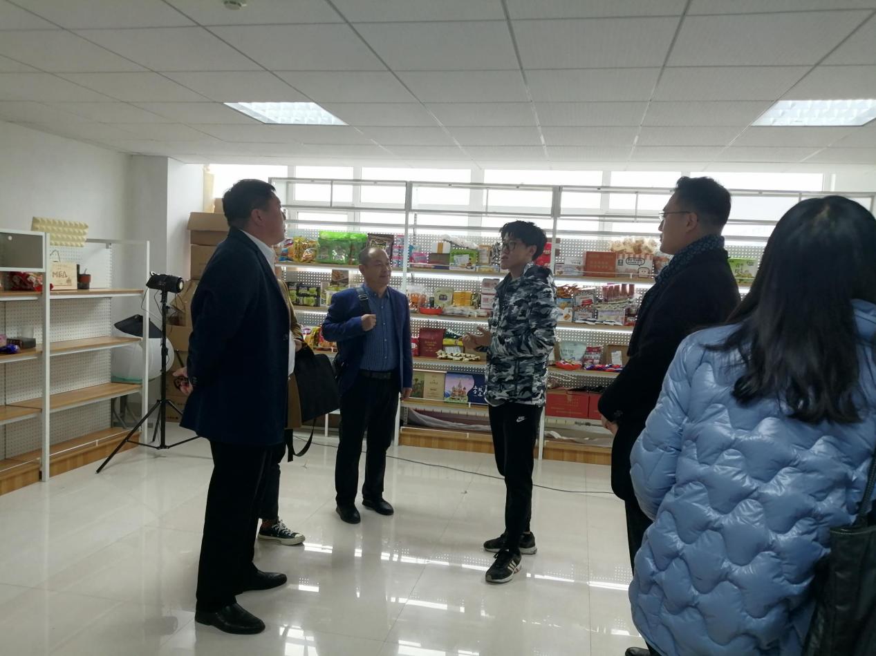 青岛上合国际贸易有限公司来足球365参观交流 青岛上合国际贸易有限公司来足球365参观交流