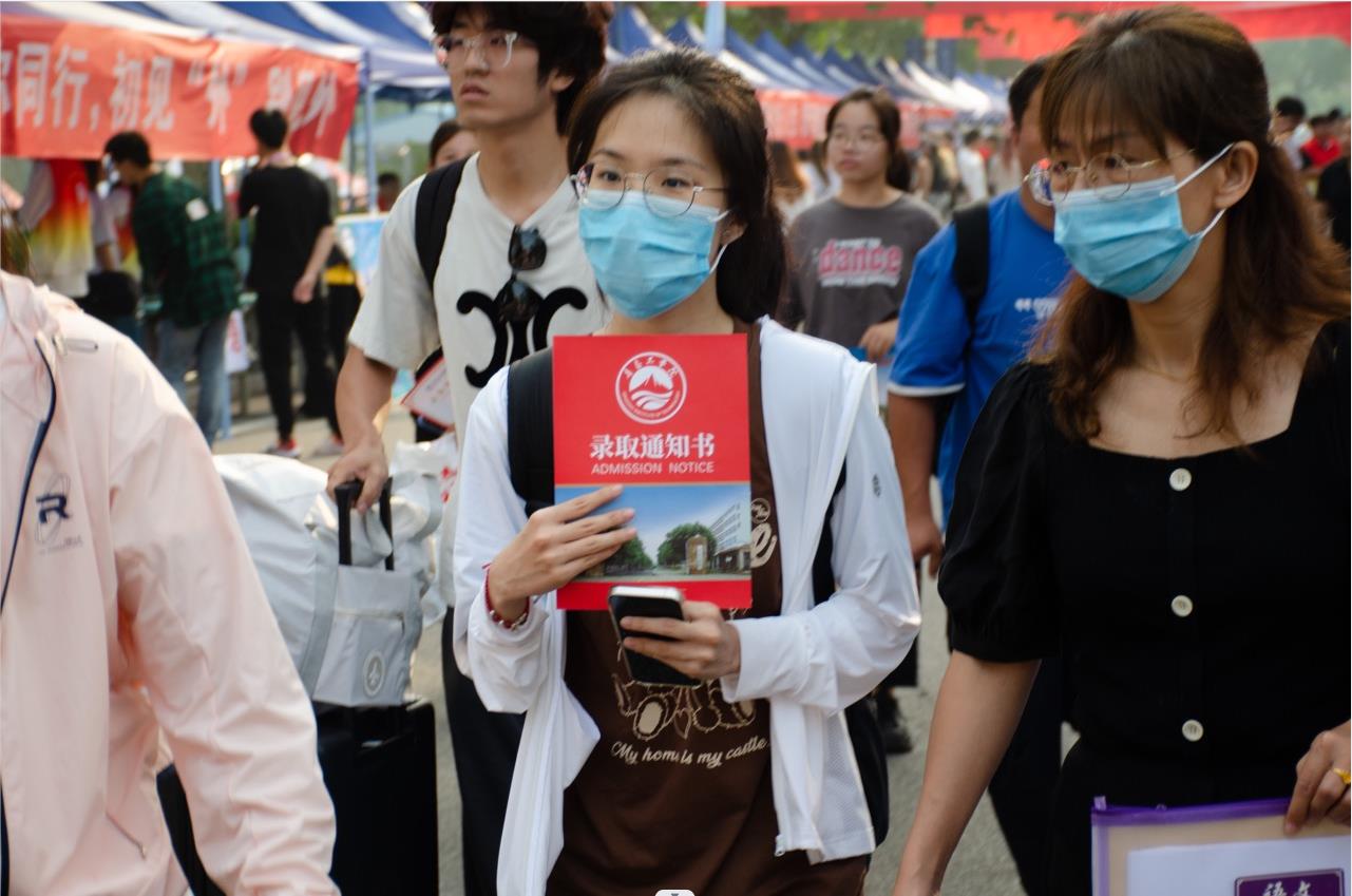 足球365喜迎2023级新生入学报到