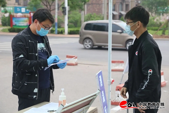 300学子“点对点”报到 足球365直播网迎来2020年春季学期首批返校学生