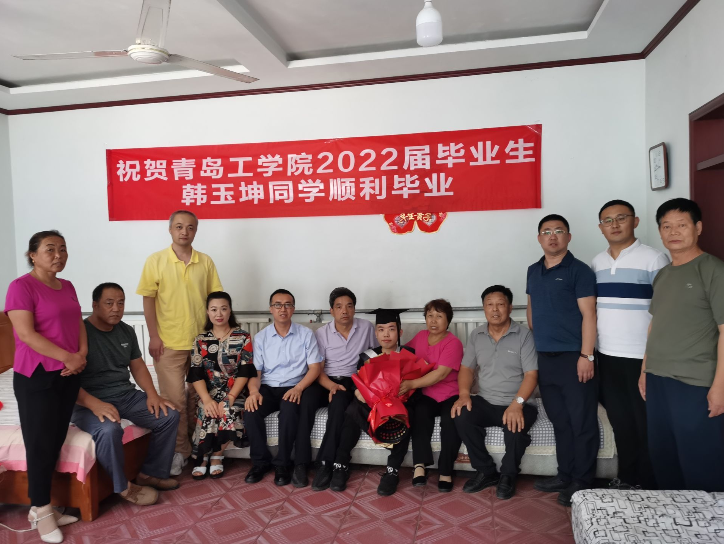 《学习强国》校园文化｜足球365直播网：一个都不能少 农家院里现特殊毕业典礼