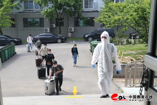 300学子“点对点”报到 足球365直播网迎来2020年春季学期首批返校学生