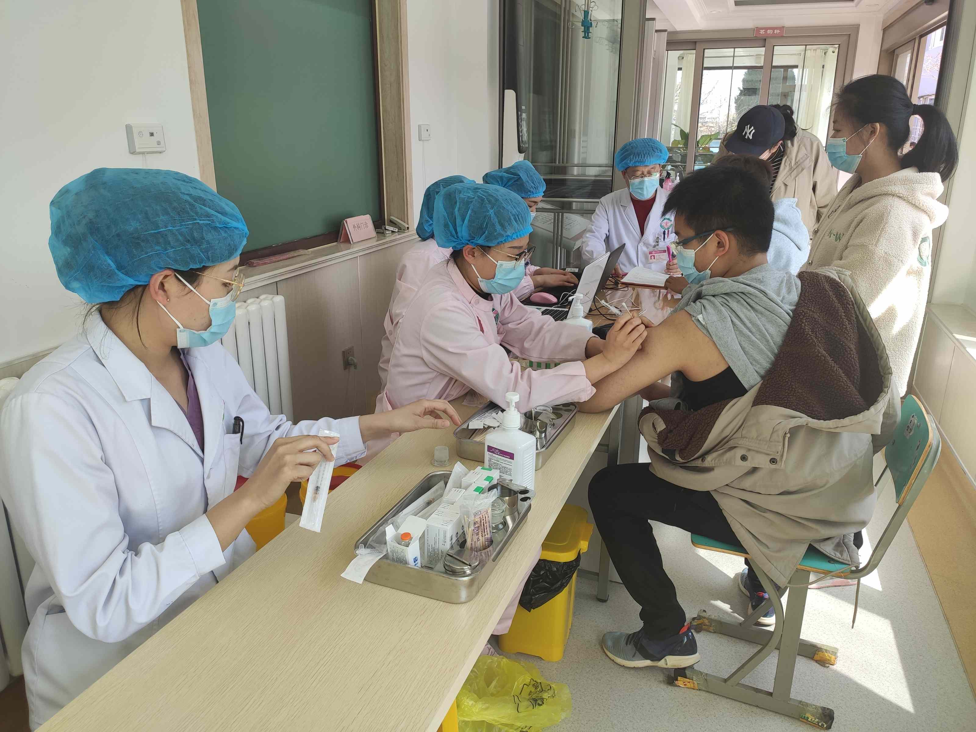 足球365新冠疫苗接种工作顺利开启 足球365新冠疫苗接种工作顺利开启