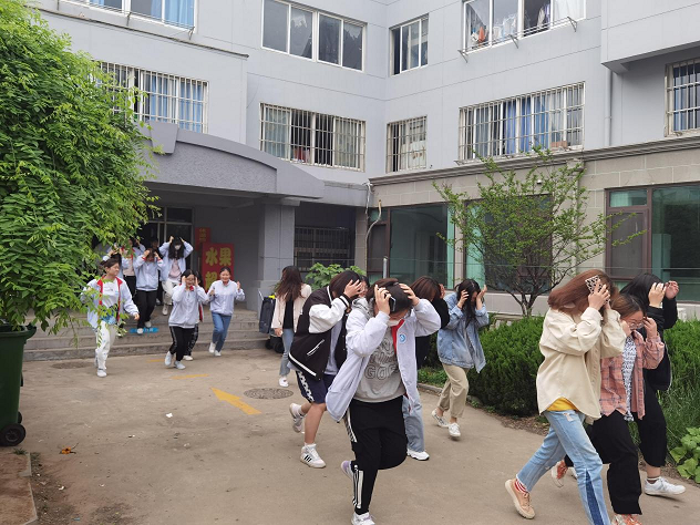 足球365直播网大学生宿舍文化节活动 ——防震减灾应急疏散演练