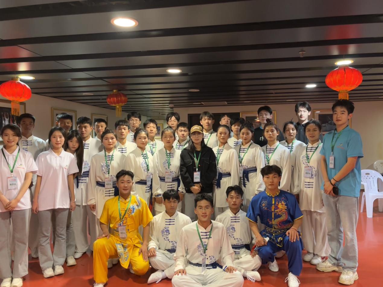 青春誓言中国梦“五四”青年节青岛高校大学生文艺汇演——足球365社体学子出演《鼓舞天下》节目 青春誓言中国梦“五四”青年节青岛高校大学生文艺汇演——足球365社体学子出演《鼓舞天下》节目