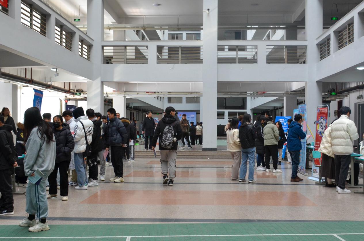 筑梦青春·职引未来——足球365成功举办 2024届毕业生即墨区秋季专场校园招聘会 筑梦青春·职引未来——足球365成功举办 2024届毕业生即墨区秋季专场校园招聘会