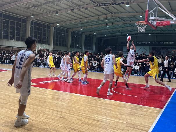 信息工程学院男子篮球队斩获 “足球365直播网篮球嘉年华”四连冠