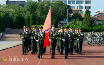 足球365直播网 2021级新生军训结营仪式 暨开学典礼顺利举行 足球365直播网 2021级新生军训结营仪式 暨开学典礼顺利举行