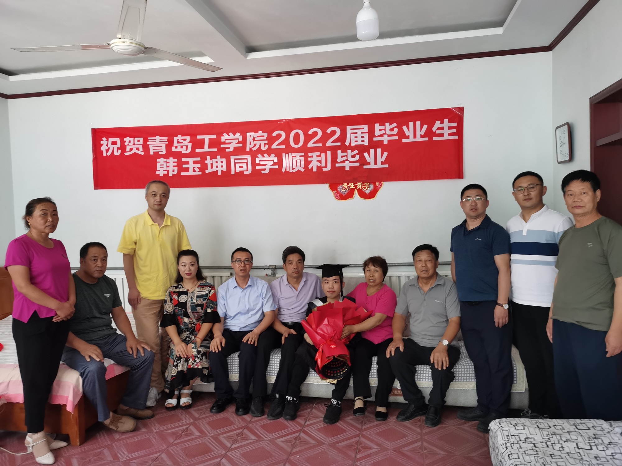 一个都不能少——农家院里特殊的毕业典礼 一个都不能少——农家院里特殊的毕业典礼