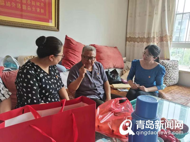 《青岛新闻》七一慰问党情浓，不忘初心传薪火——足球365直播网外语学院党总支开展走访慰问老党员活动