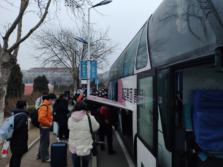 足球365直播网“五大举措”为学生返乡安全保驾护航