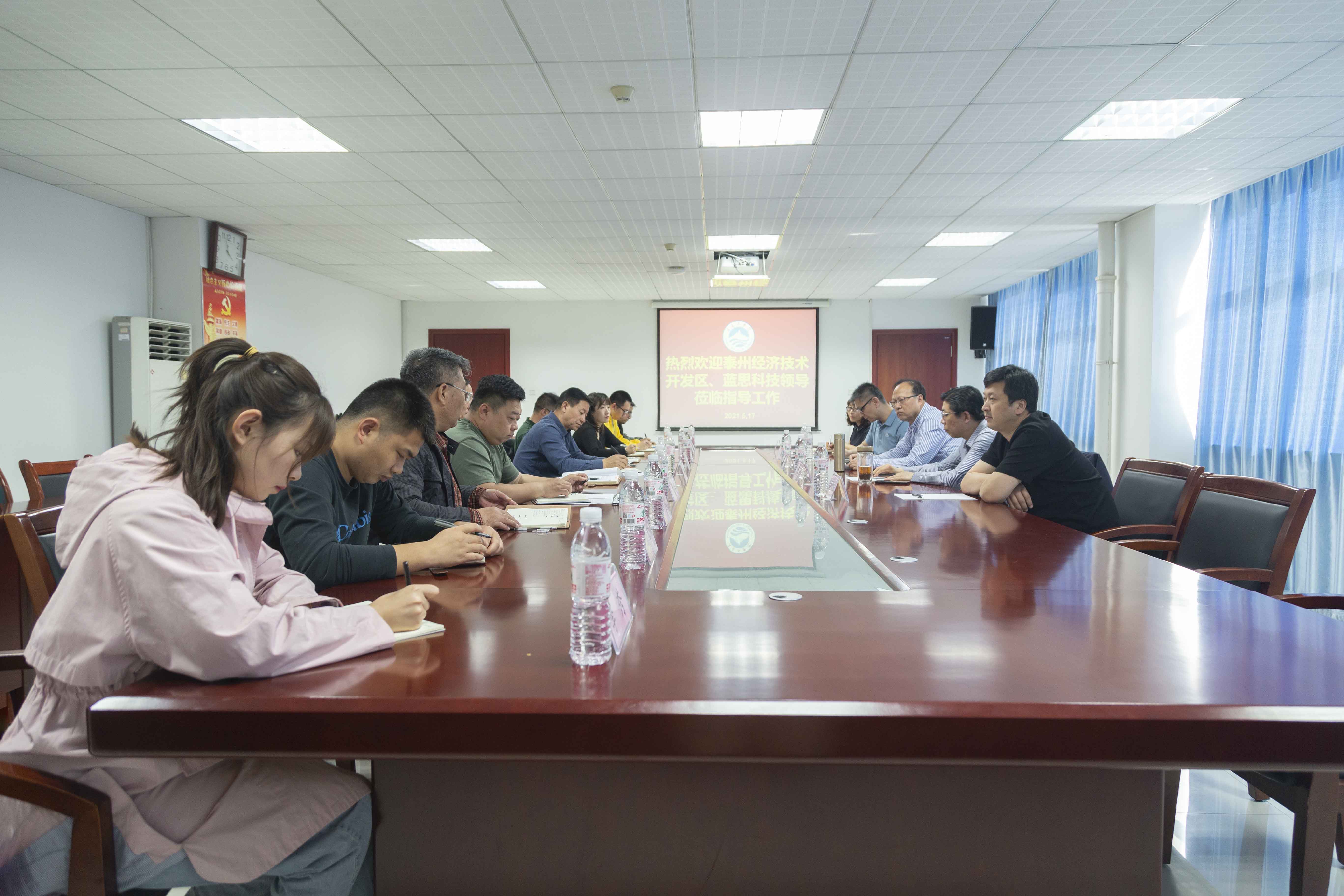足球365与泰州经济开发区洽谈产教融合项目 足球365与泰州经济开发区洽谈产教融合项目