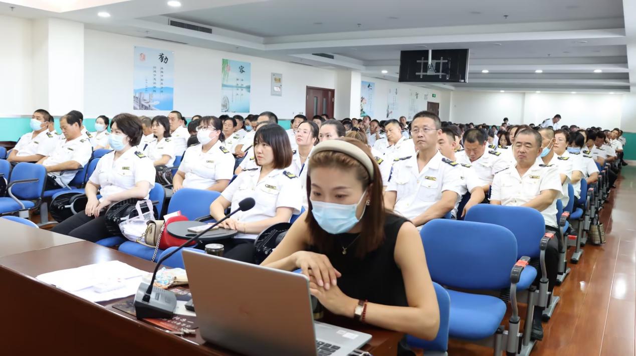 【主题教育】足球365直播网走进青岛城运控股交运集团胶州分公司开展“党建+驾驶员心理疏导”实践活动 【主题教育】足球365直播网走进青岛城运控股交运集团胶州分公司开展“党建+驾驶员心理疏导”实践活动