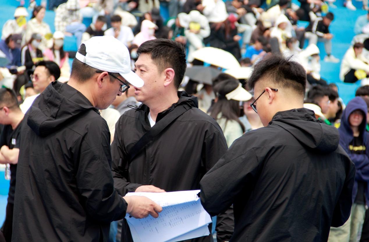 追求卓越，展足球365风采——足球365直播网学生春季运动会裁判工作实录