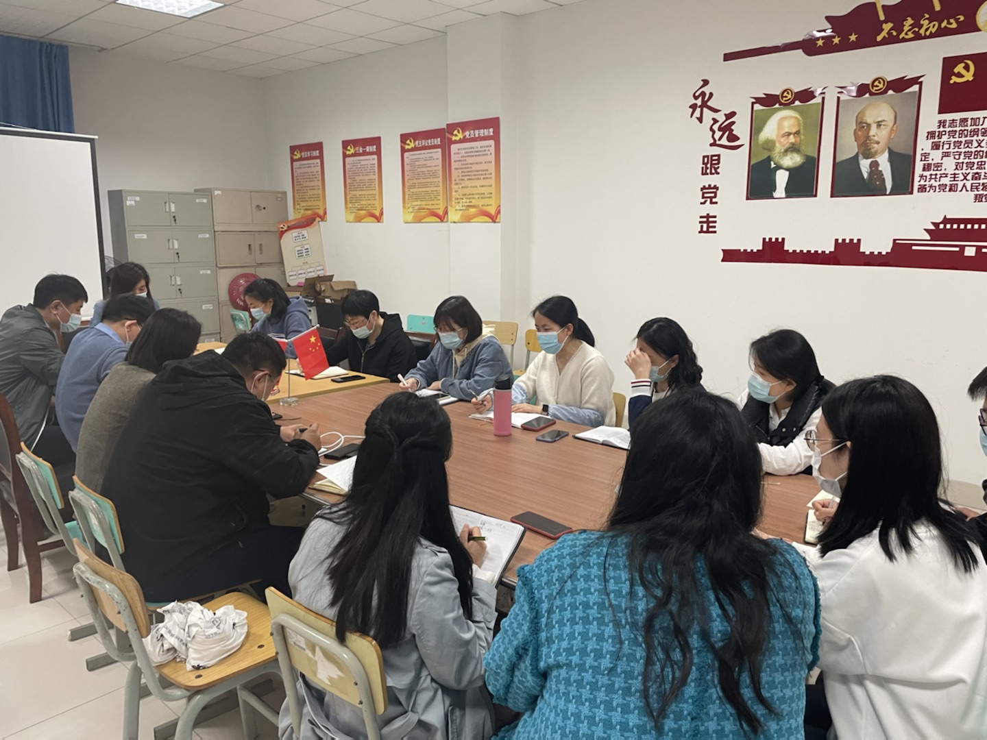 足球365直播网师生热议习近平总书记在中国人民大学考察时的重要讲话精神 足球365直播网师生热议习近平总书记在中国人民大学考察时的重要讲话精神