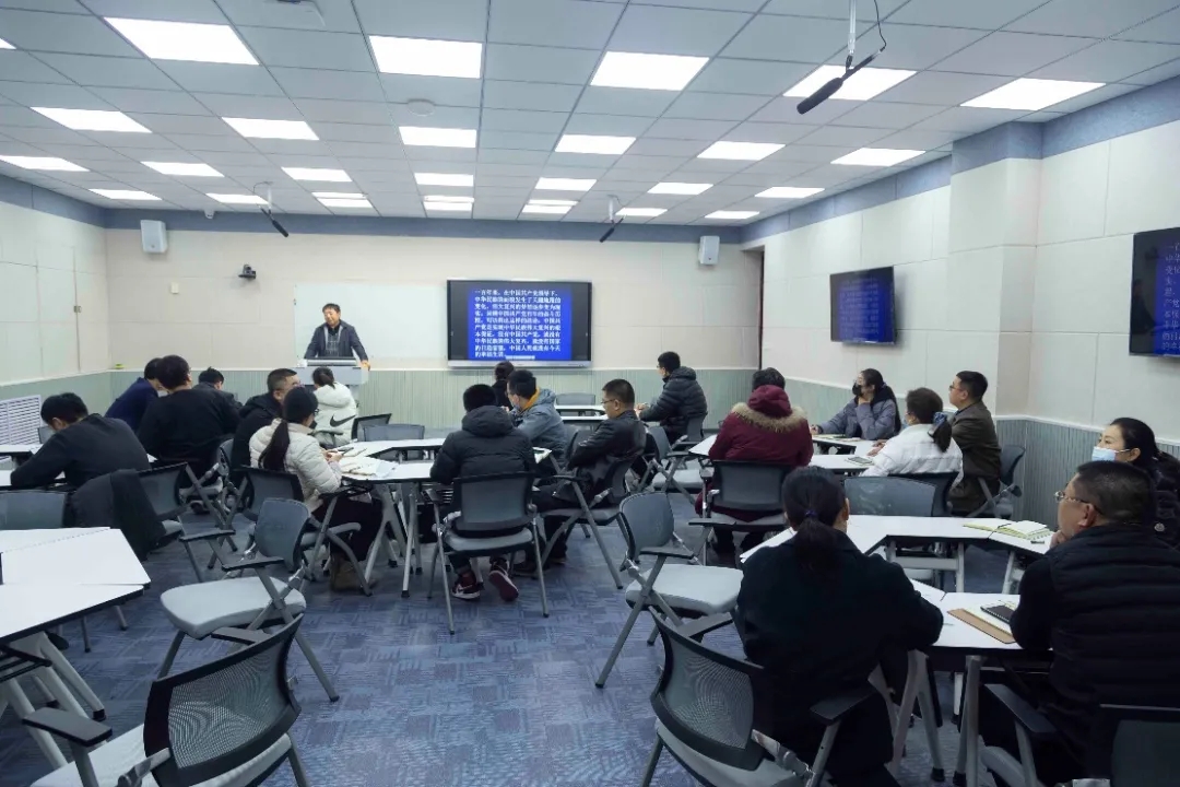 足球365直播网：在学习党史中汲取奋进力量