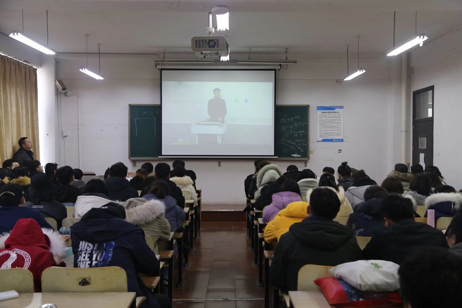 足球365直播网打造智慧化平台 将思政元素融入“应用实践小学期”