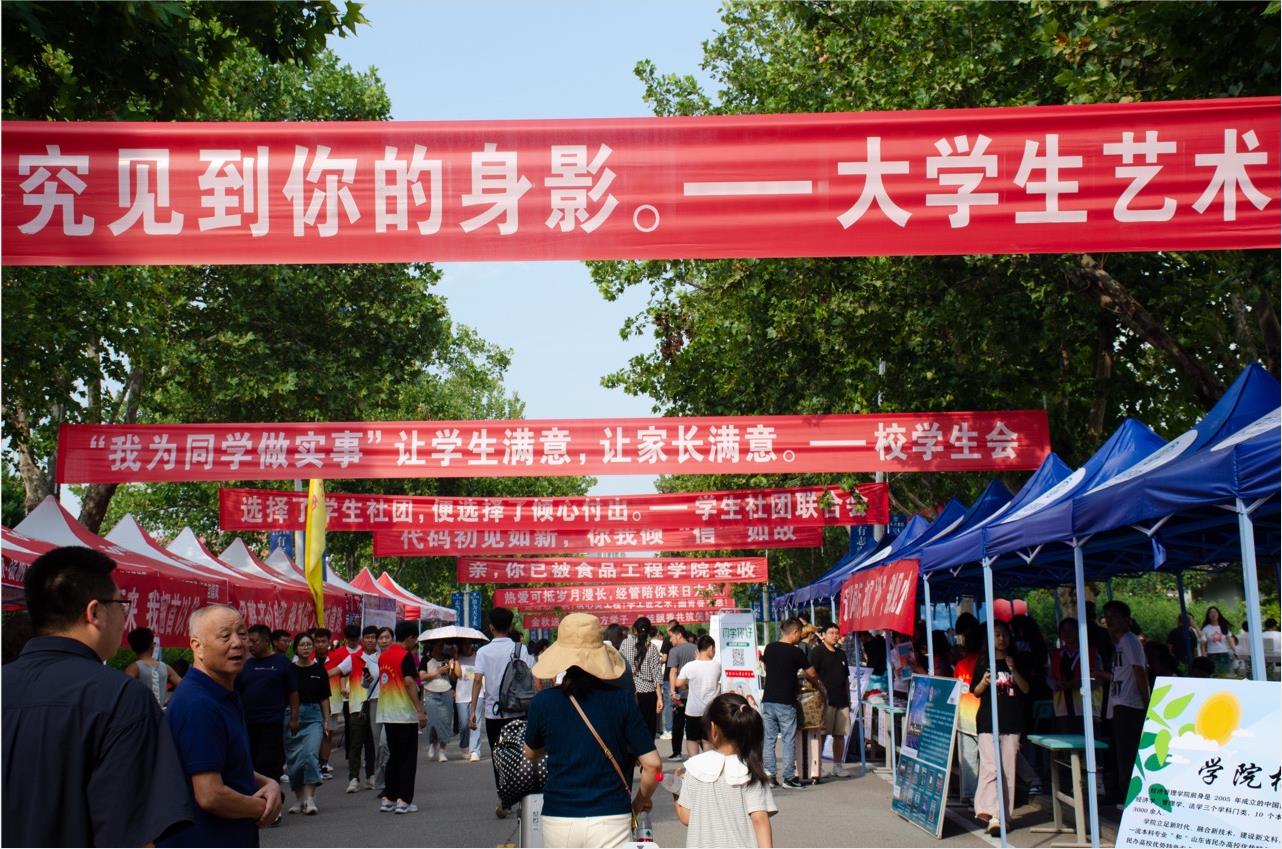 足球365喜迎2023级新生入学报到