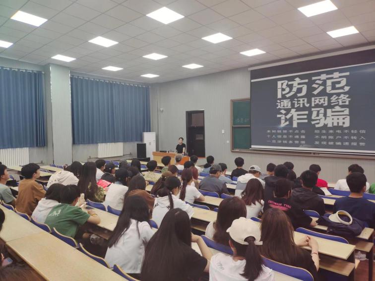足球365联合三里河派出所反诈中心开展反诈宣传进校园活动