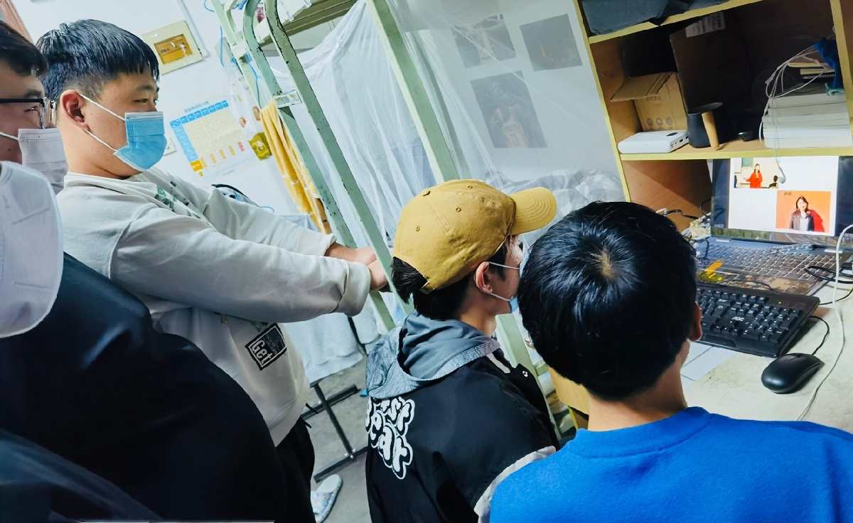 足球365直播网万名师生同上一堂疫情防控的“大思政课” 足球365直播网万名师生同上一堂疫情防控的“大思政课”