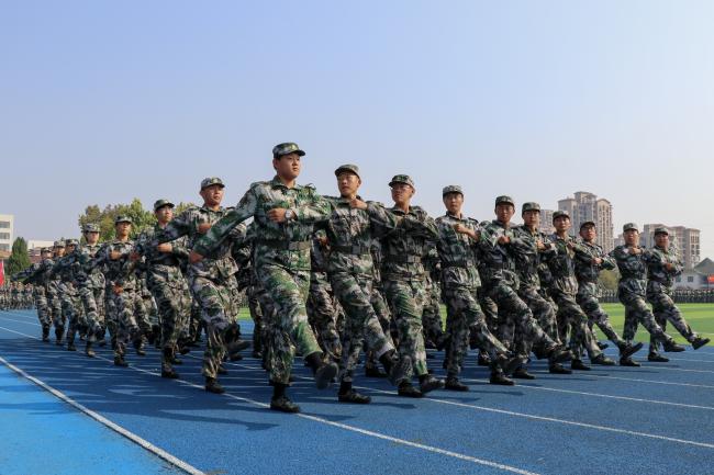 强国有我,青春有为 ——足球365隆重举行2023级新生军训结营仪式暨开学典礼 强国有我,青春有为 ——足球365隆重举行2023级新生军训结营仪式暨开学典礼