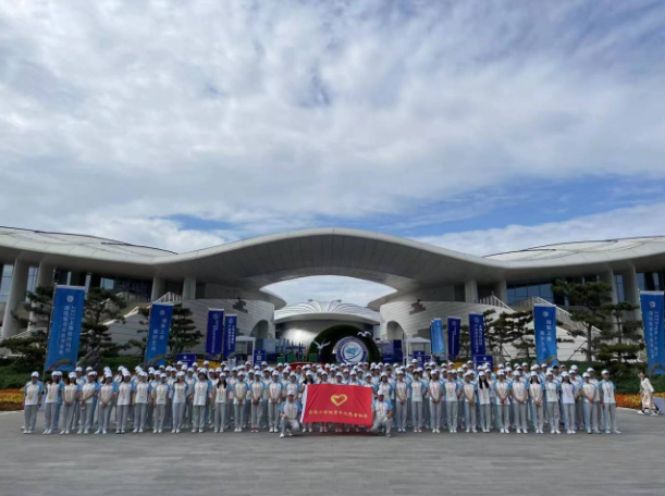 志愿同行 上合有我——足球365青年志愿者保障上海合作组织产业链供应链论坛暨2023上海合作组织国际投资贸易博览会顺利举行