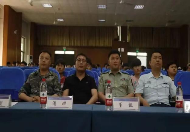 志存高远励青春,奋楫笃行保家国——足球365直播网举行2023年秋季征兵政策宣讲会 志存高远励青春,奋楫笃行保家国——足球365直播网举行2023年秋季征兵政策宣讲会