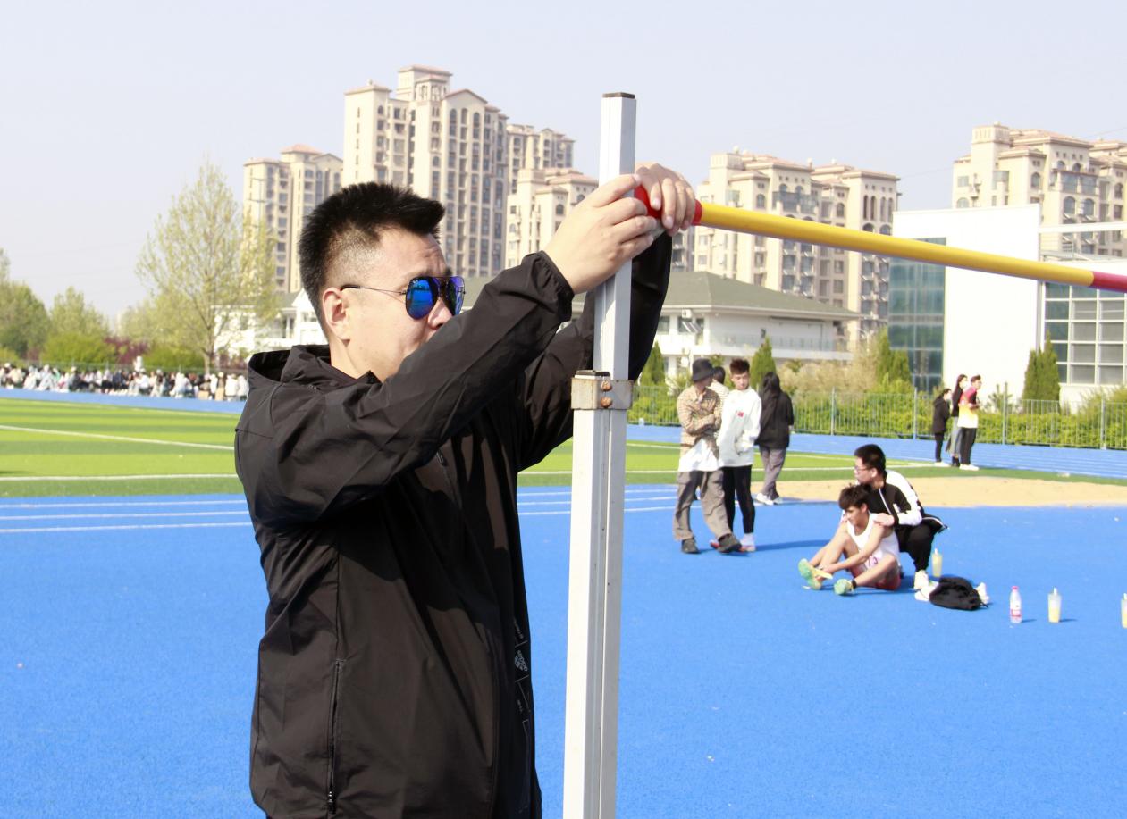 追求卓越，展足球365风采——足球365直播网学生春季运动会裁判工作实录