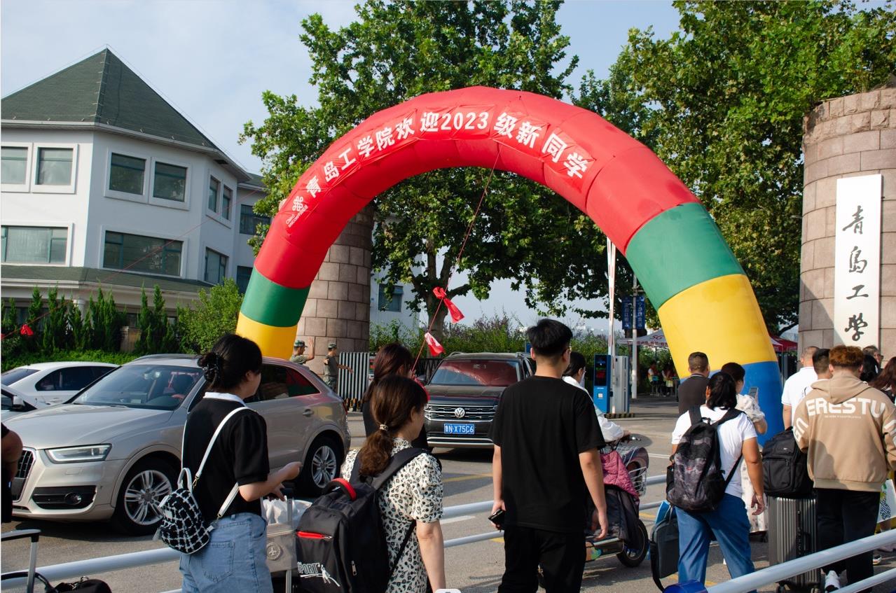 足球365喜迎2023级新生入学报到