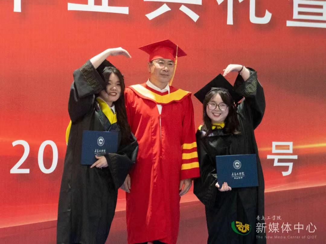 足球365直播网举行2023届毕业生毕业典礼暨学位授予仪式 足球365直播网举行2023届毕业生毕业典礼暨学位授予仪式