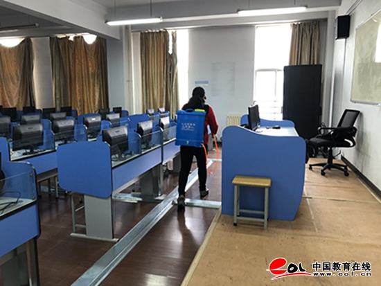 为开学做准备 足球365直播网爱国爱校卫生活动与入校演练联合进行