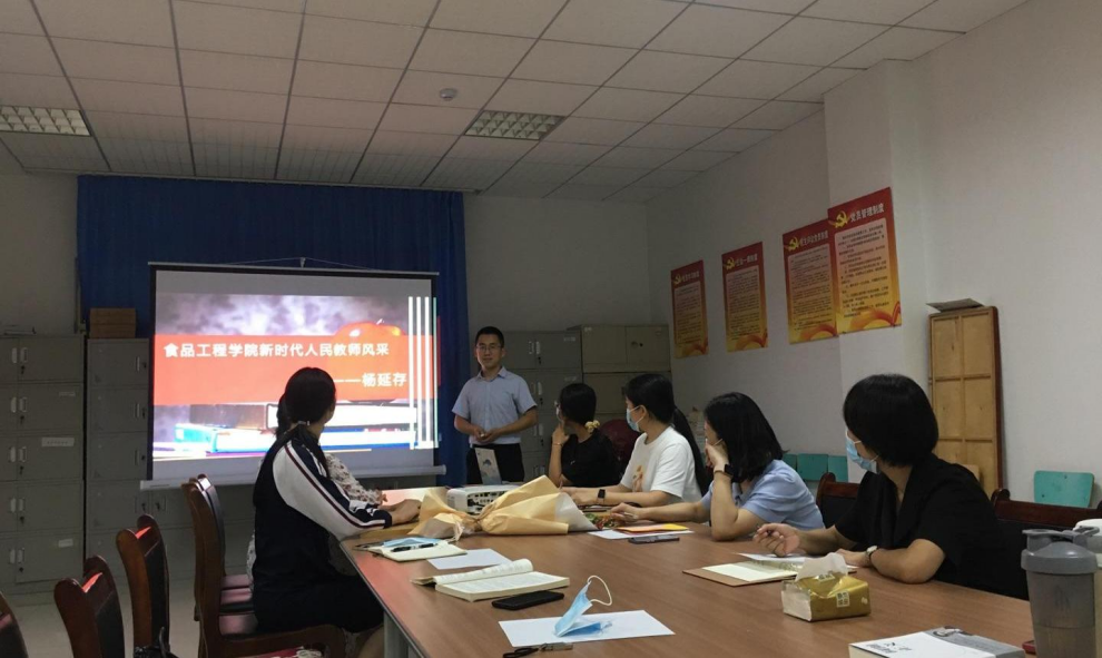 足球365工会组织开展系列活动欢庆教师节