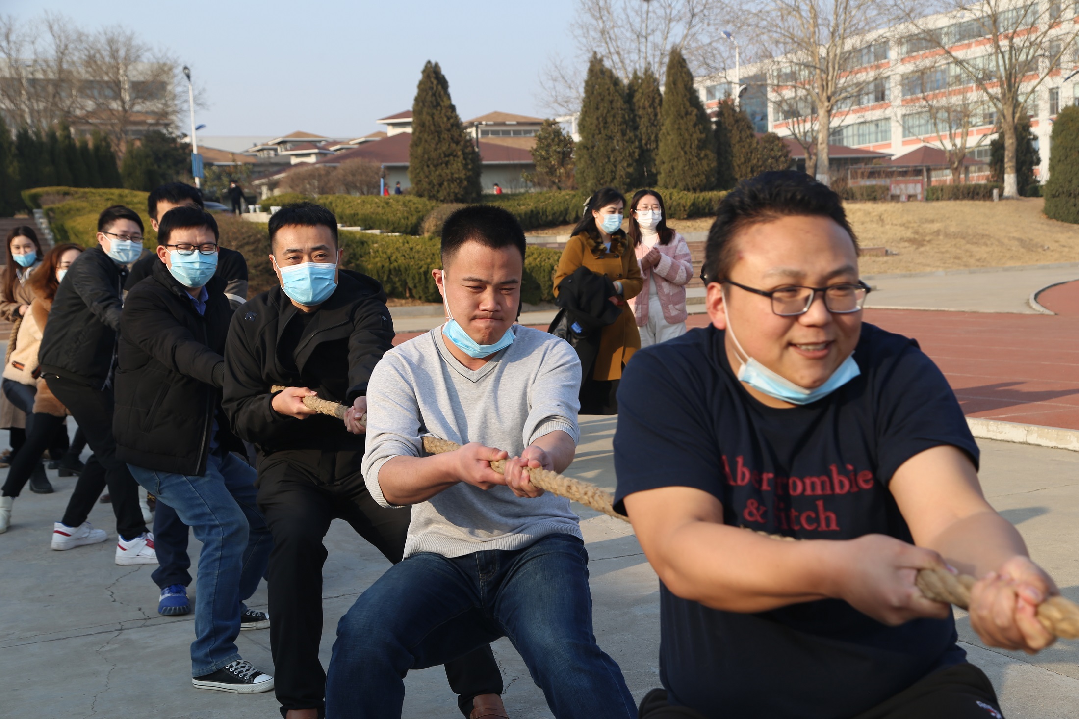 足球365举行丰富多彩的活动庆祝“三八”国际劳动妇女节 足球365举行丰富多彩的活动庆祝“三八”国际劳动妇女节