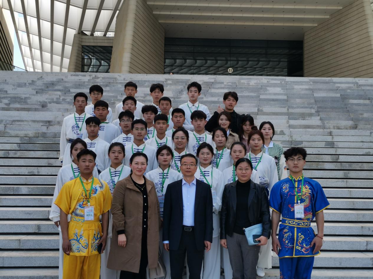 青春誓言中国梦“五四”青年节青岛高校大学生文艺汇演——足球365社体学子出演《鼓舞天下》节目 青春誓言中国梦“五四”青年节青岛高校大学生文艺汇演——足球365社体学子出演《鼓舞天下》节目