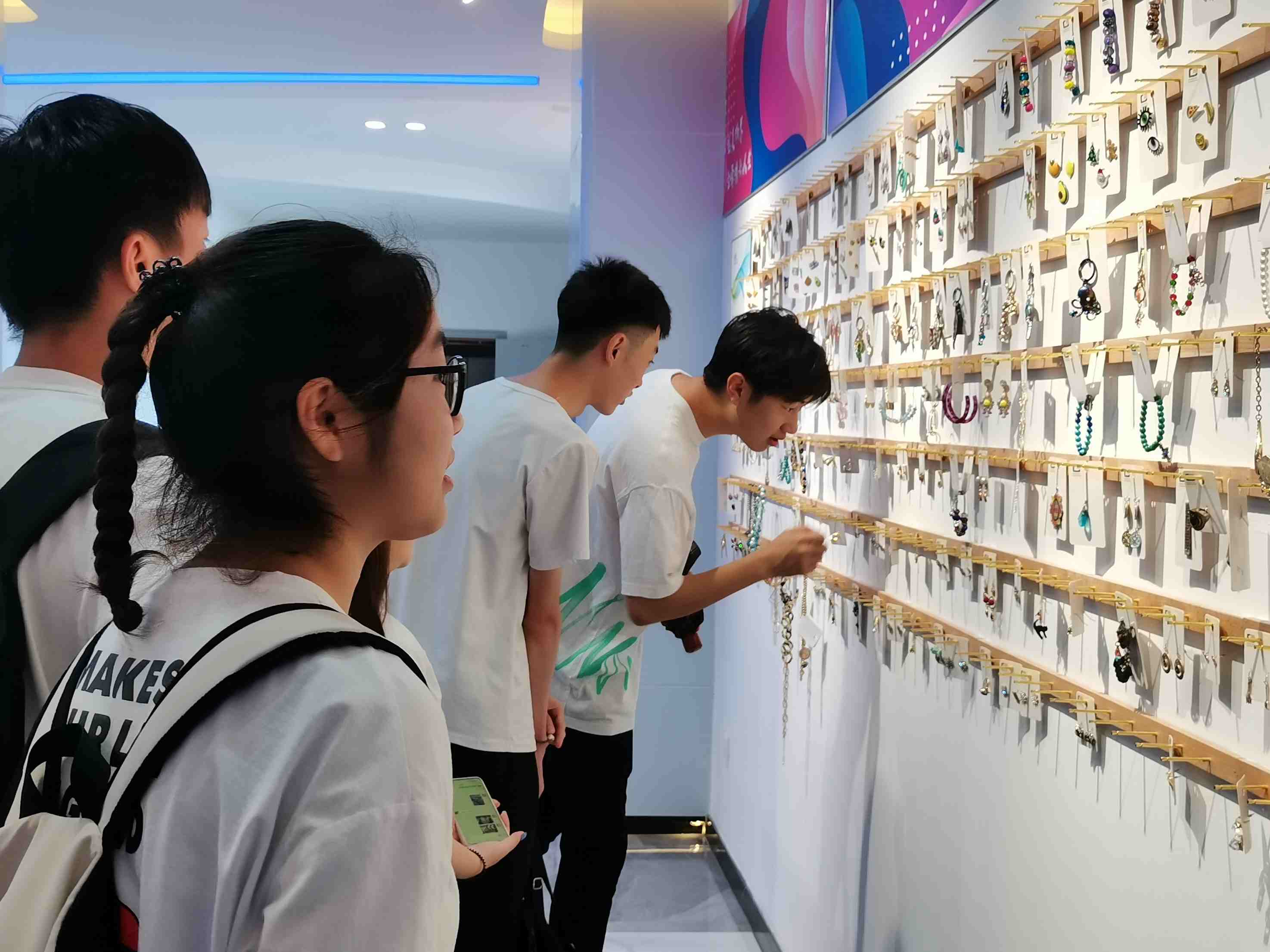 足球365直播网与青岛上合跨境电商产业园 举办“校企合作人才培养基地”揭牌仪式 足球365直播网与青岛上合跨境电商产业园 举办“校企合作人才培养基地”揭牌仪式