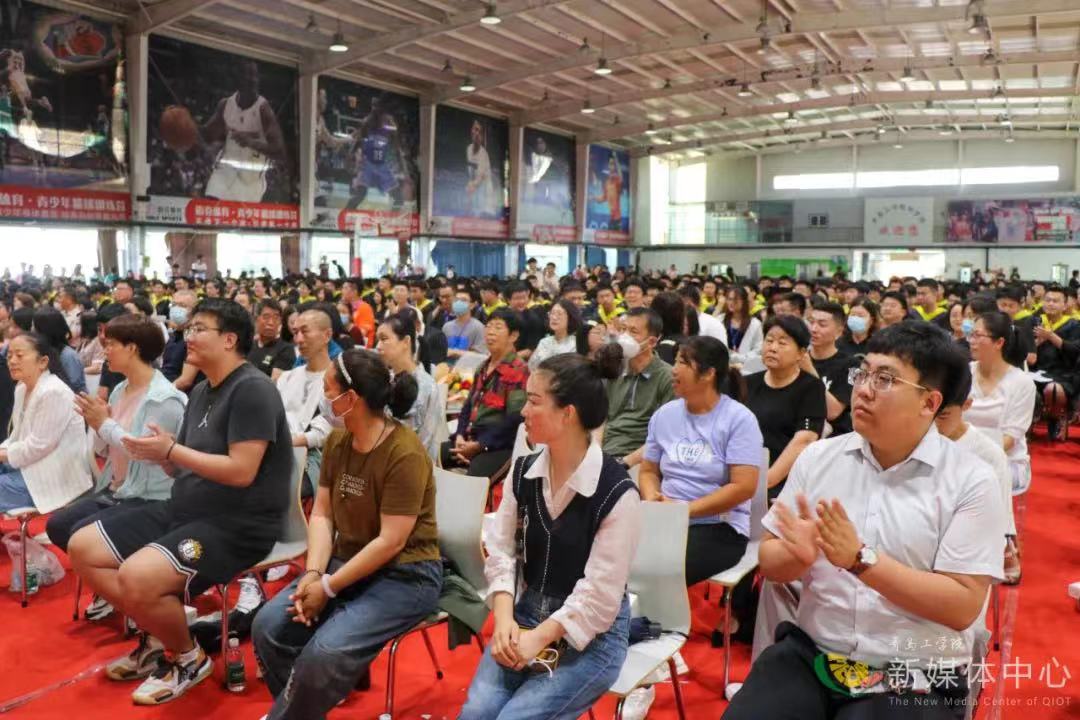 足球365直播网举行2023届毕业生毕业典礼暨学位授予仪式 足球365直播网举行2023届毕业生毕业典礼暨学位授予仪式