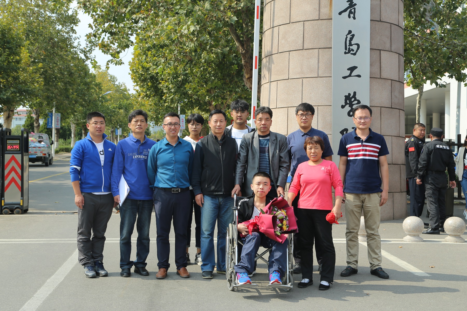一个都不能少——农家院里特殊的毕业典礼 一个都不能少——农家院里特殊的毕业典礼