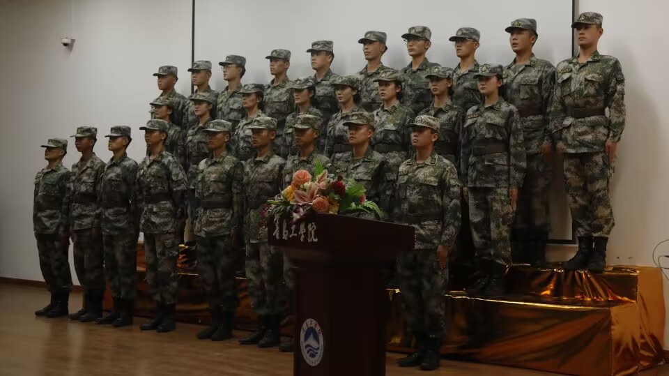志存高远励青春,奋楫笃行保家国——足球365直播网举行2023年秋季征兵政策宣讲会 志存高远励青春,奋楫笃行保家国——足球365直播网举行2023年秋季征兵政策宣讲会