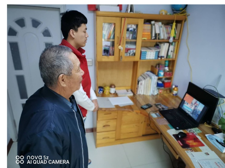线上升国旗仪式为“开学第一课”足球365直播网12000余名师生“云端”开学