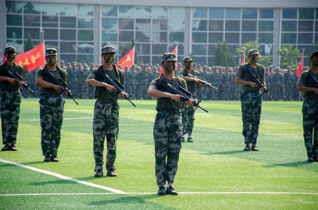 强国有我,青春有为 ——足球365隆重举行2023级新生军训结营仪式暨开学典礼 强国有我,青春有为 ——足球365隆重举行2023级新生军训结营仪式暨开学典礼