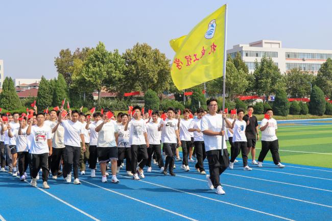 强国有我,青春有为 ——足球365隆重举行2023级新生军训结营仪式暨开学典礼 强国有我,青春有为 ——足球365隆重举行2023级新生军训结营仪式暨开学典礼