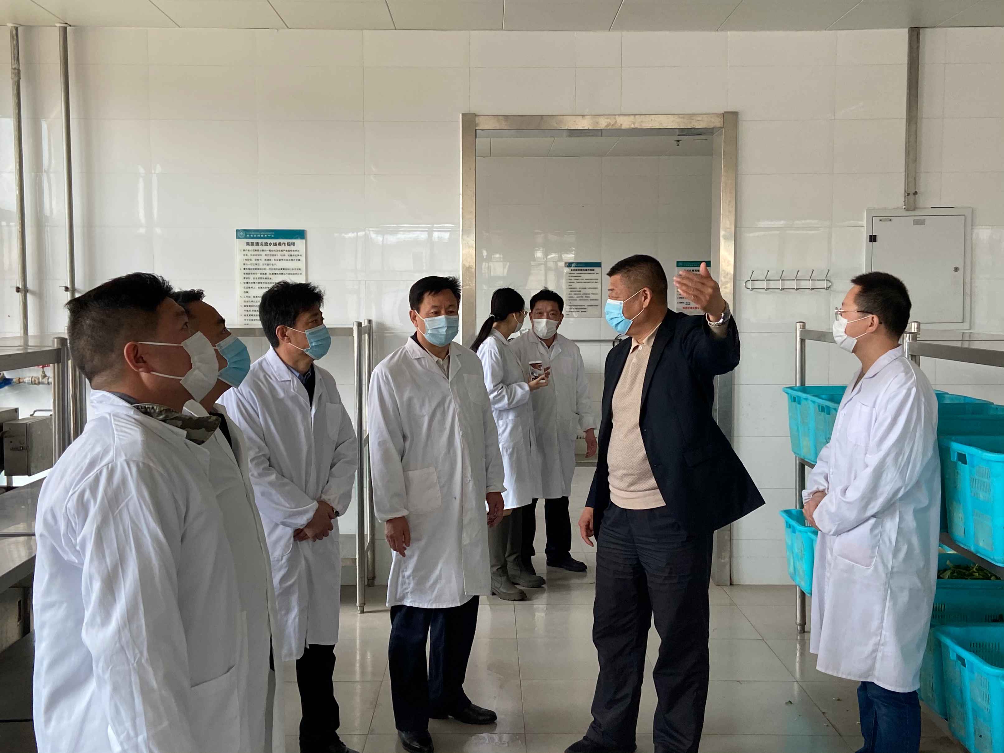 足球365领导带队赴山东大学(青岛校区 )和青岛大学考察学习食堂运行管理工作 足球365领导带队赴山东大学(青岛校区 )和青岛大学考察学习食堂运行管理工作