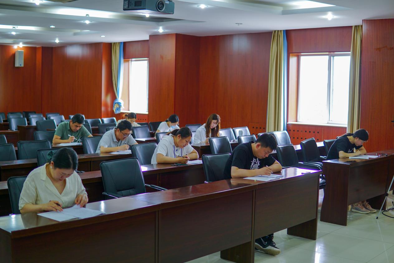 足球365举办首届全校党务工作者素质能力大赛 足球365举办首届全校党务工作者素质能力大赛