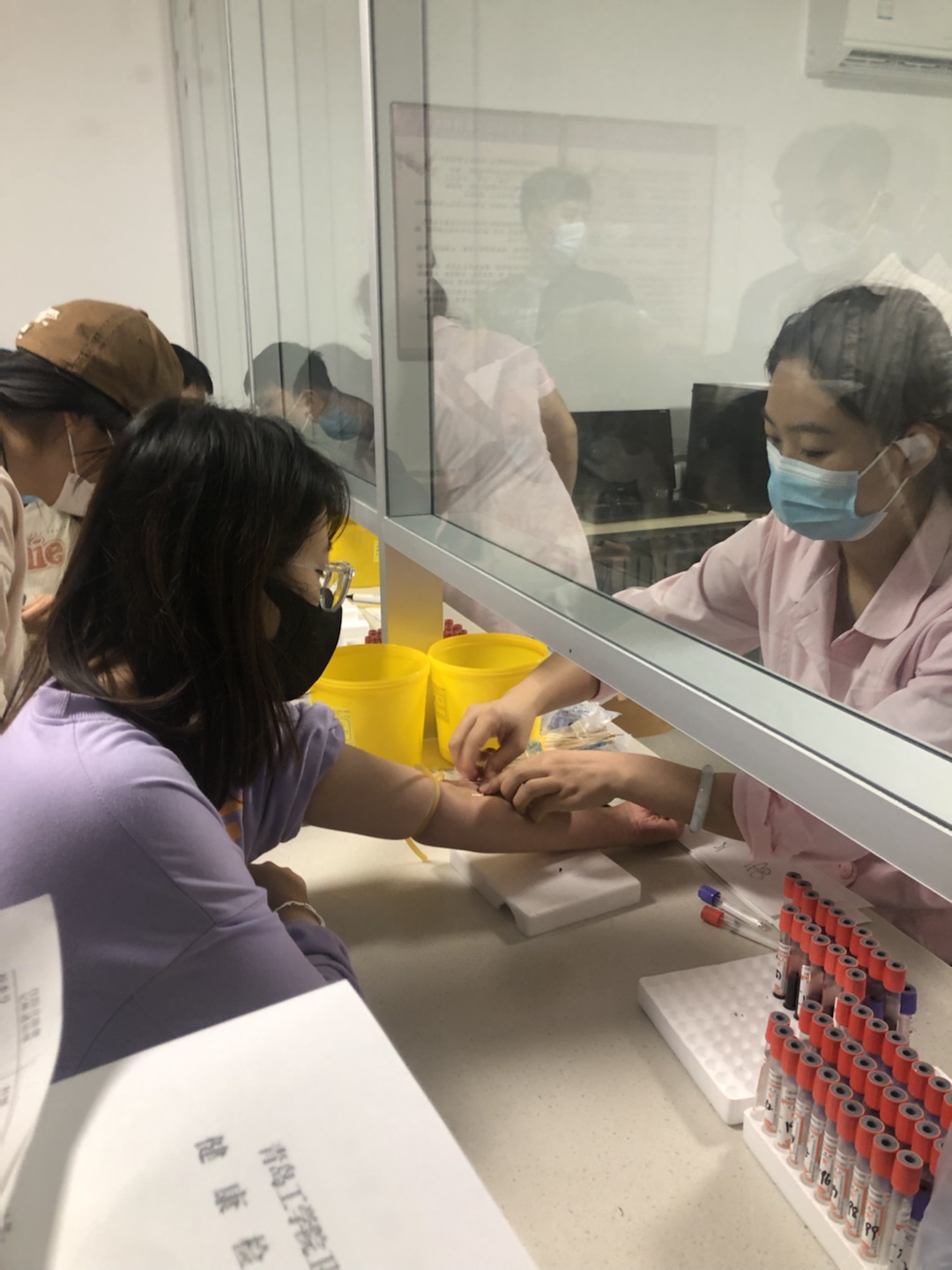 喜迎二十大 奋进新征程——足球365圆满完成2022级新生体检工作