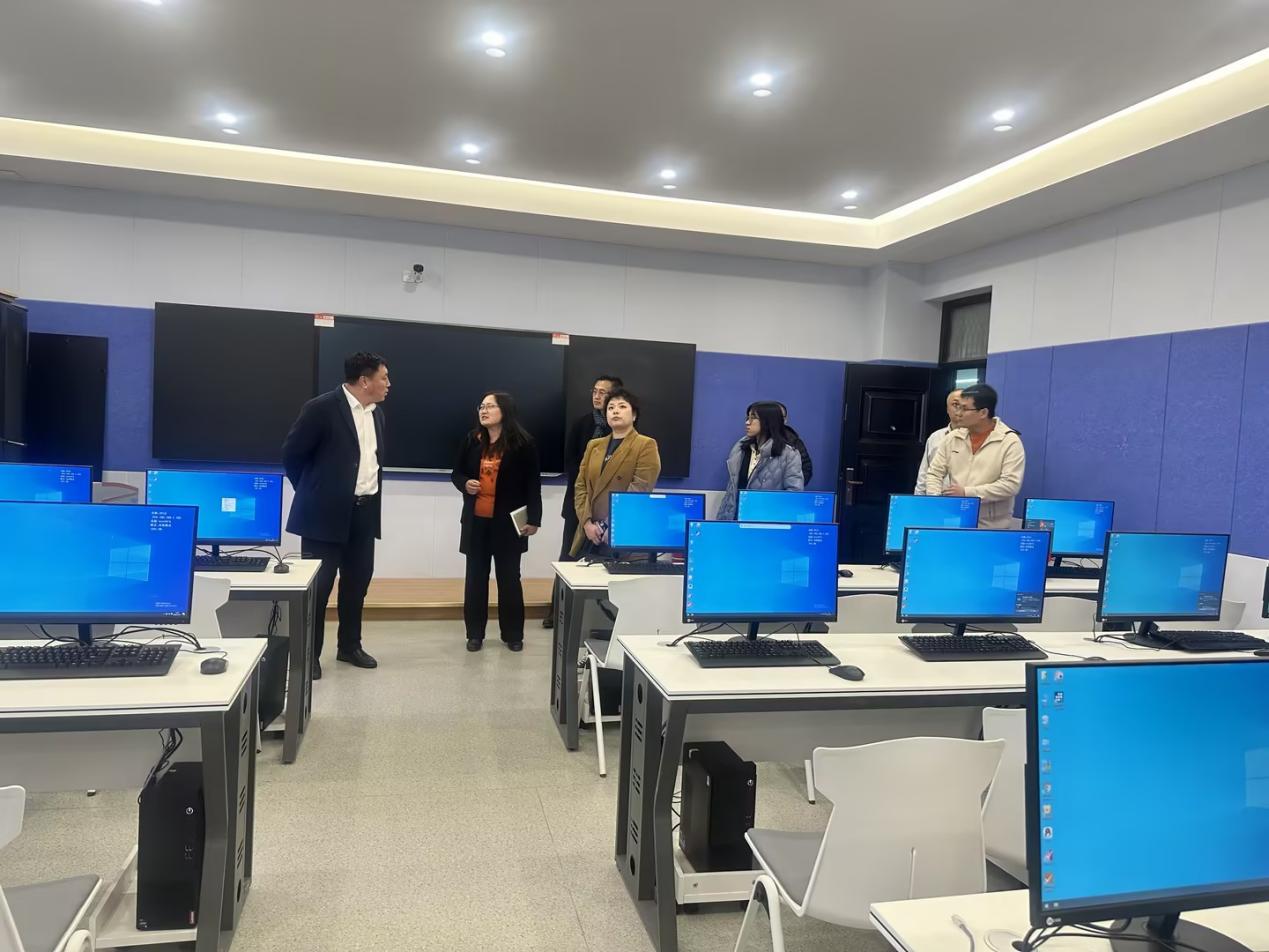 青岛上合国际贸易有限公司来足球365参观交流 青岛上合国际贸易有限公司来足球365参观交流